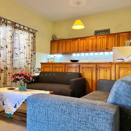 Village Apartment Маратиас Екстериор снимка