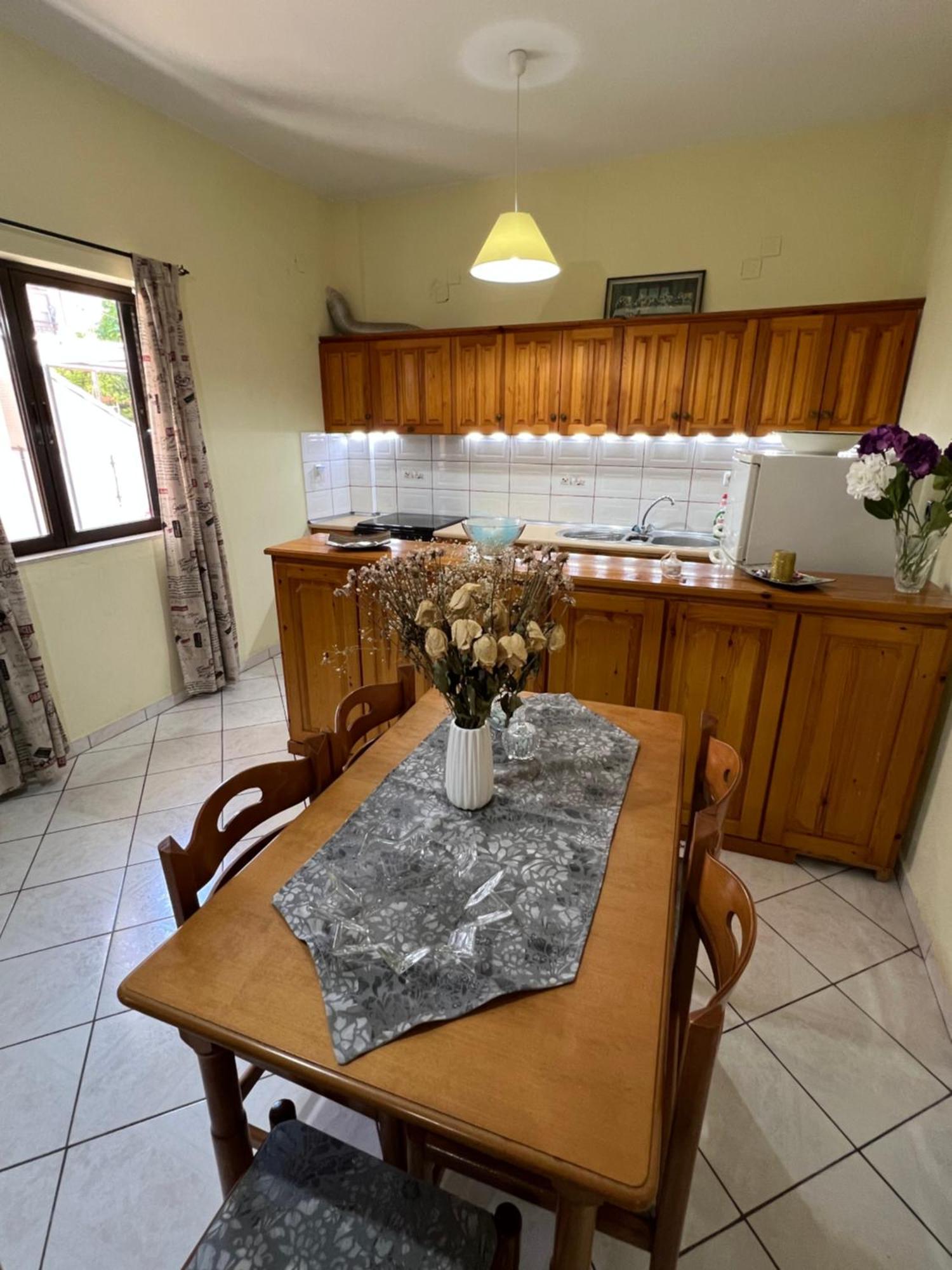 Village Apartment Маратиас Екстериор снимка