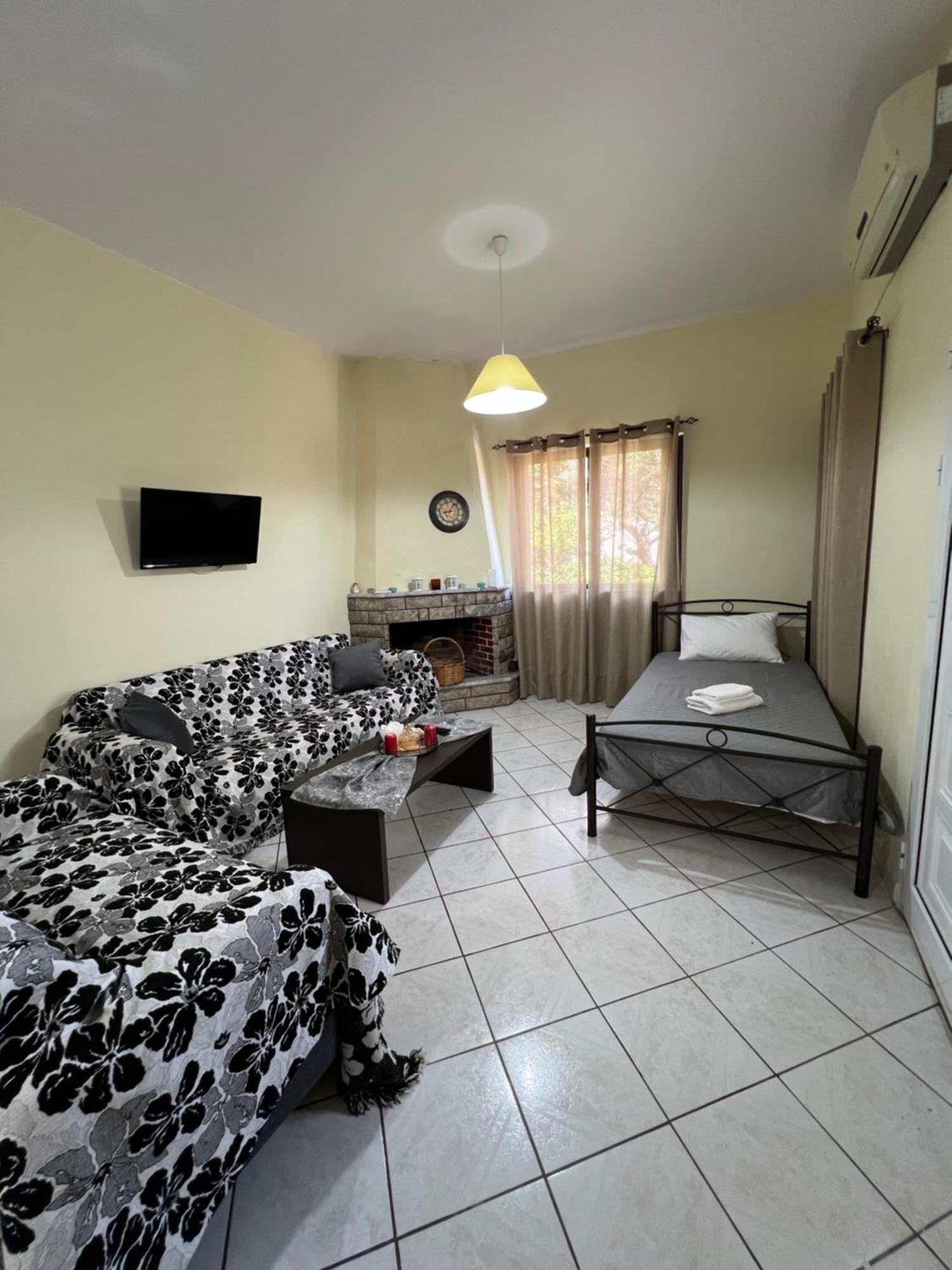 Village Apartment Маратиас Екстериор снимка